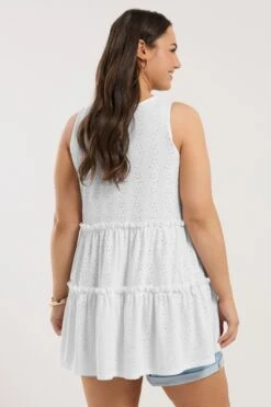 YOURS - Top Blanc Broderie Anglaise Volanté Smocké -Evans Boutique 772960cf 8b21 4d 322575 C