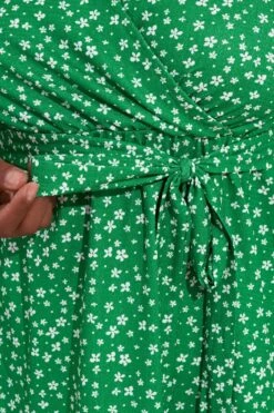 YOURS - Top Cache-Coeur Vert Floral Manches Courtes 10 YOURS - Top Cache-Coeur Vert Floral Manches Courtes -Evans Boutique 774301db bbb4 48 304160 D