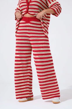 LIMITED COLLECTION Pantalon Large En Crochet à Rayures Rouges Et Blanches -Evans Boutique 77afc458 3235 45 216906 A