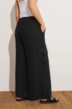 YOURS - Pantalon Wide Leg Cargo Noir En Lin 10 YOURS - Pantalon Wide Leg Cargo Noir En Lin -Evans Boutique 78effb76 a406 48 310030 C