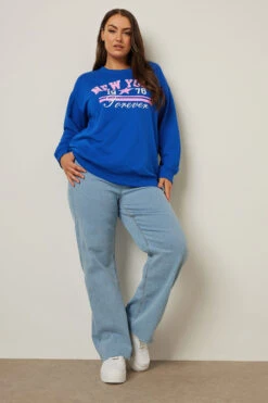 YOURS - Sweatshirt Bleu Roi 'New York' Manches Longues -Evans Boutique 78f3f760 f736 49 304045 C