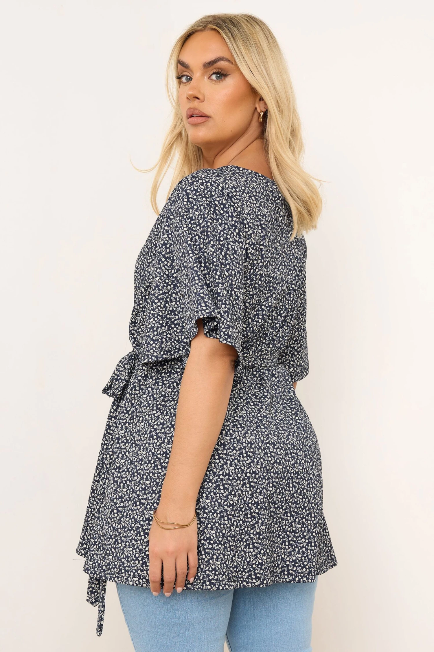 YOURS - Top Cache-Coeur Bleu Marine Texturé Floral 5 YOURS - Top Cache-Coeur Bleu Marine Texturé Floral – Image 3