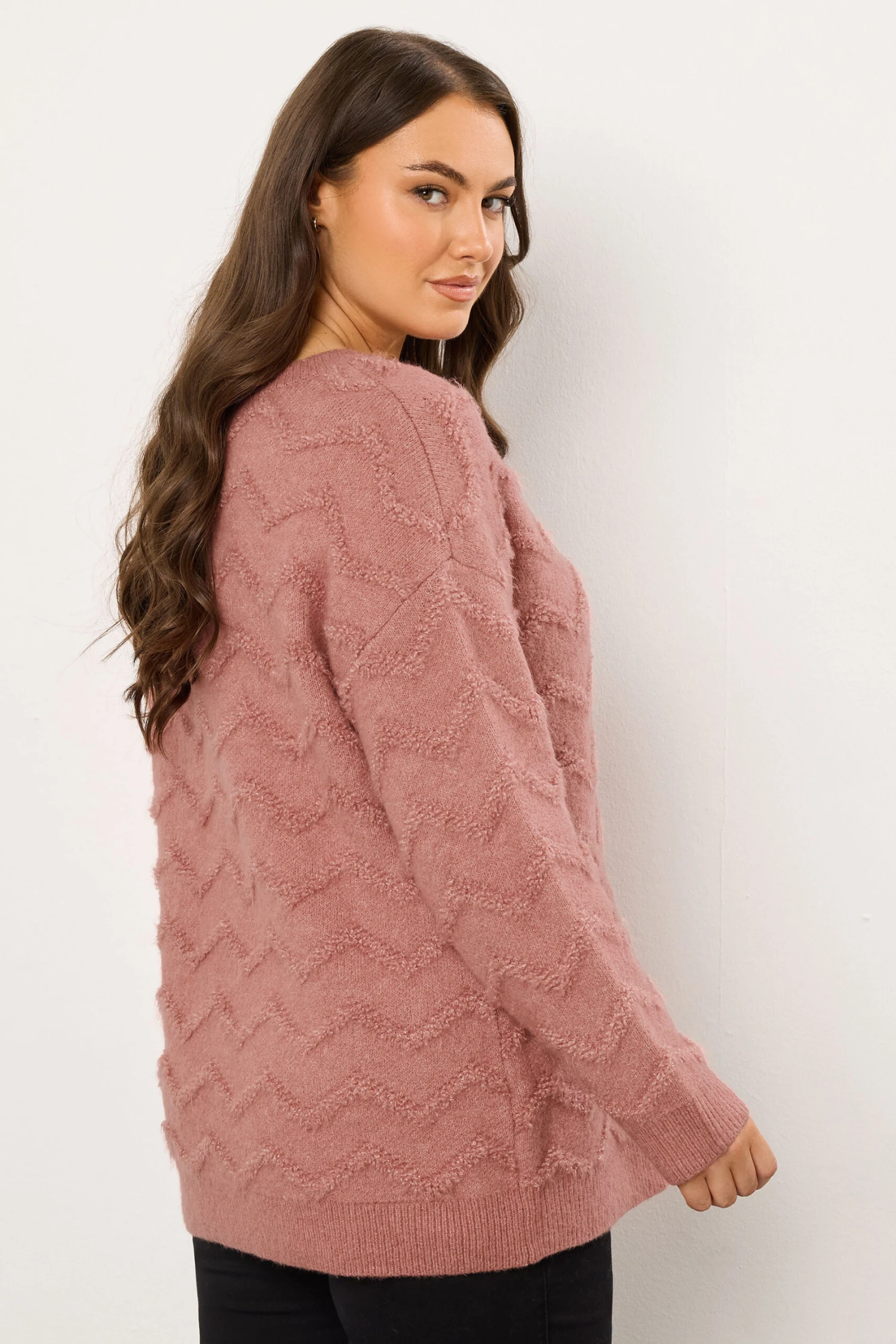 EVANS Curve Pink Zig Zag V-Neck Knitted Jumper 5 EVANS Curve Pink Zig Zag V-Neck Knitted Jumper – Image 3
