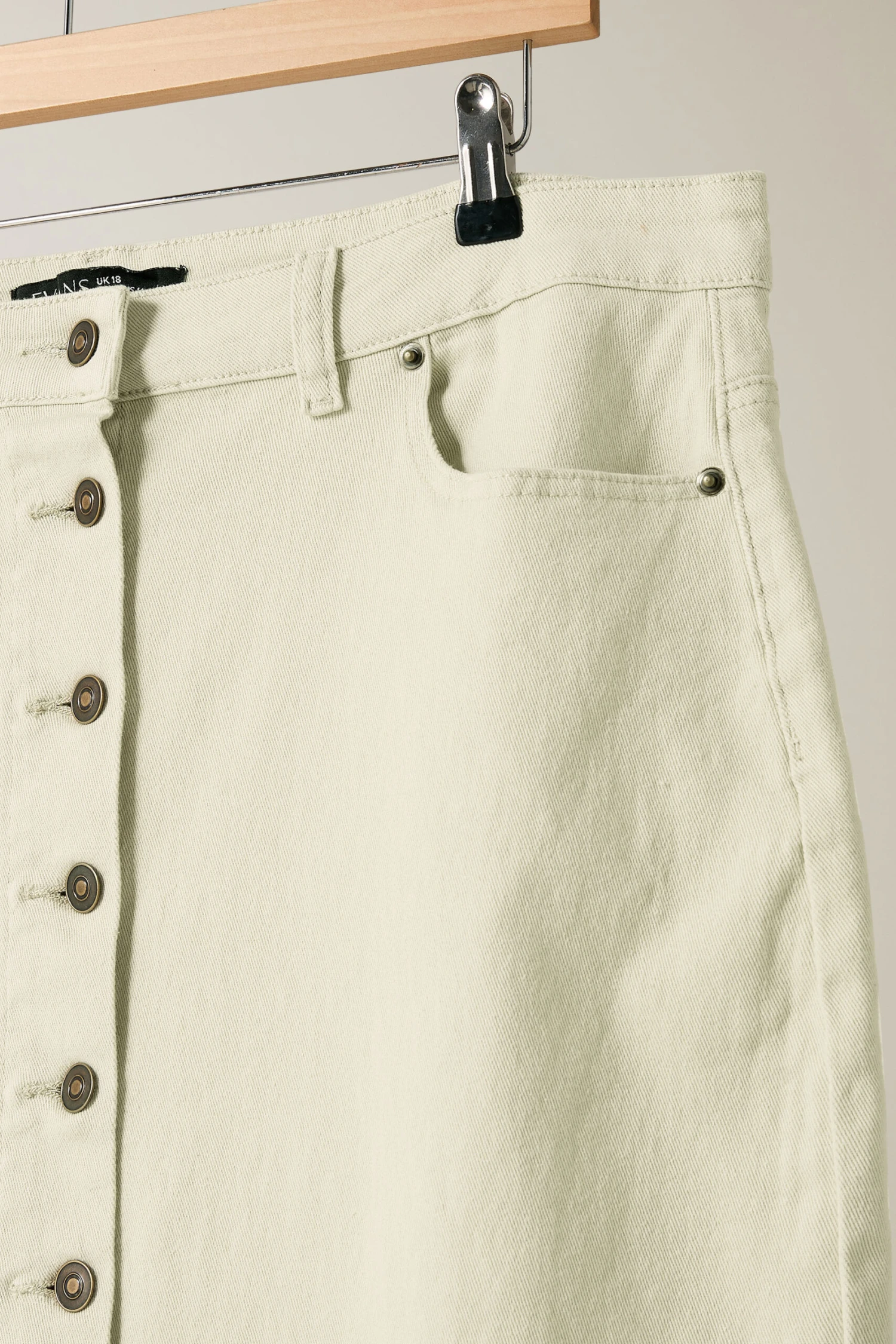 EVANS Curve Cream Button Through Denim Maxi Skirt 9 EVANS Curve Cream Button Through Denim Maxi Skirt – Image 7