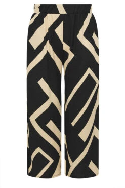YOURS - Pantalon Wide Leg Noir & Beige Géométrique à Poches 11 YOURS - Pantalon Wide Leg Noir & Beige Géométrique à Poches -Evans Boutique 7b9524bb 6646 42 310141 X