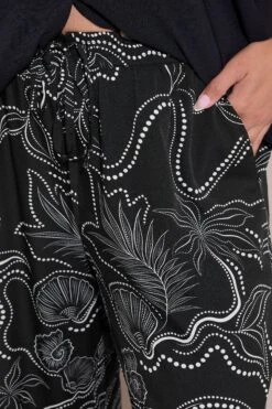 YOURS Curve Pantalon Large Noir à Imprimé Coquillages 10 YOURS Curve Pantalon Large Noir à Imprimé Coquillages -Evans Boutique 7ba07e17 7a5f 47 310267 D