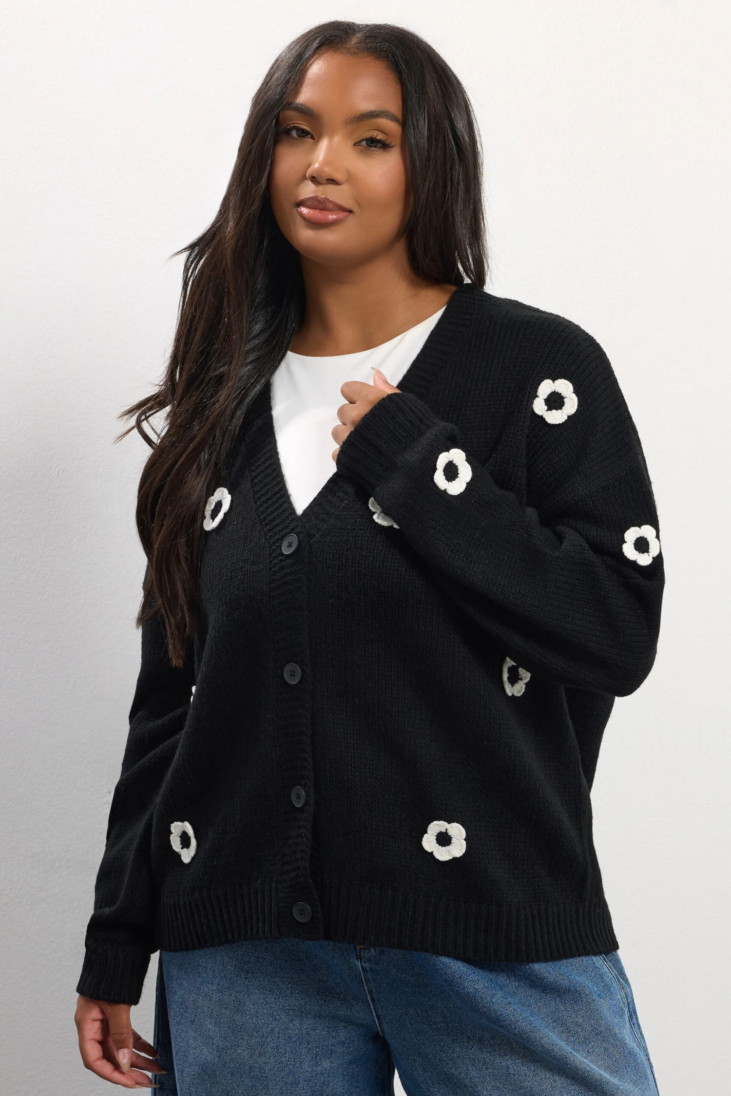 YOURS Curve Cardigan Noir à Fleurs Appliquées 3 YOURS Curve Cardigan Noir à Fleurs Appliquées