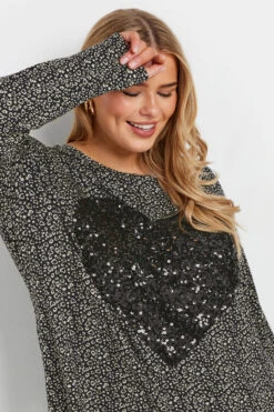 YOURS - Pull Noir & Blanc Coeur En Sequins Manches Longues 10 YOURS - Pull Noir & Blanc Coeur En Sequins Manches Longues -Evans Boutique 7d05a305 369b 42 322269 D
