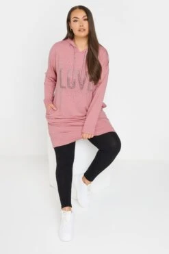 YOURS - Robe-Pull Rose à Capuche Strass 'Love' 11 YOURS - Robe-Pull Rose à Capuche Strass 'Love' -Evans Boutique 7d12a4c4 a7ab 45 302217 C
