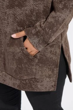 YOURS Curve Sweat-shirt à Poche Abstrait Marron -Evans Boutique 7d24ef79 50fe 42 304434 D