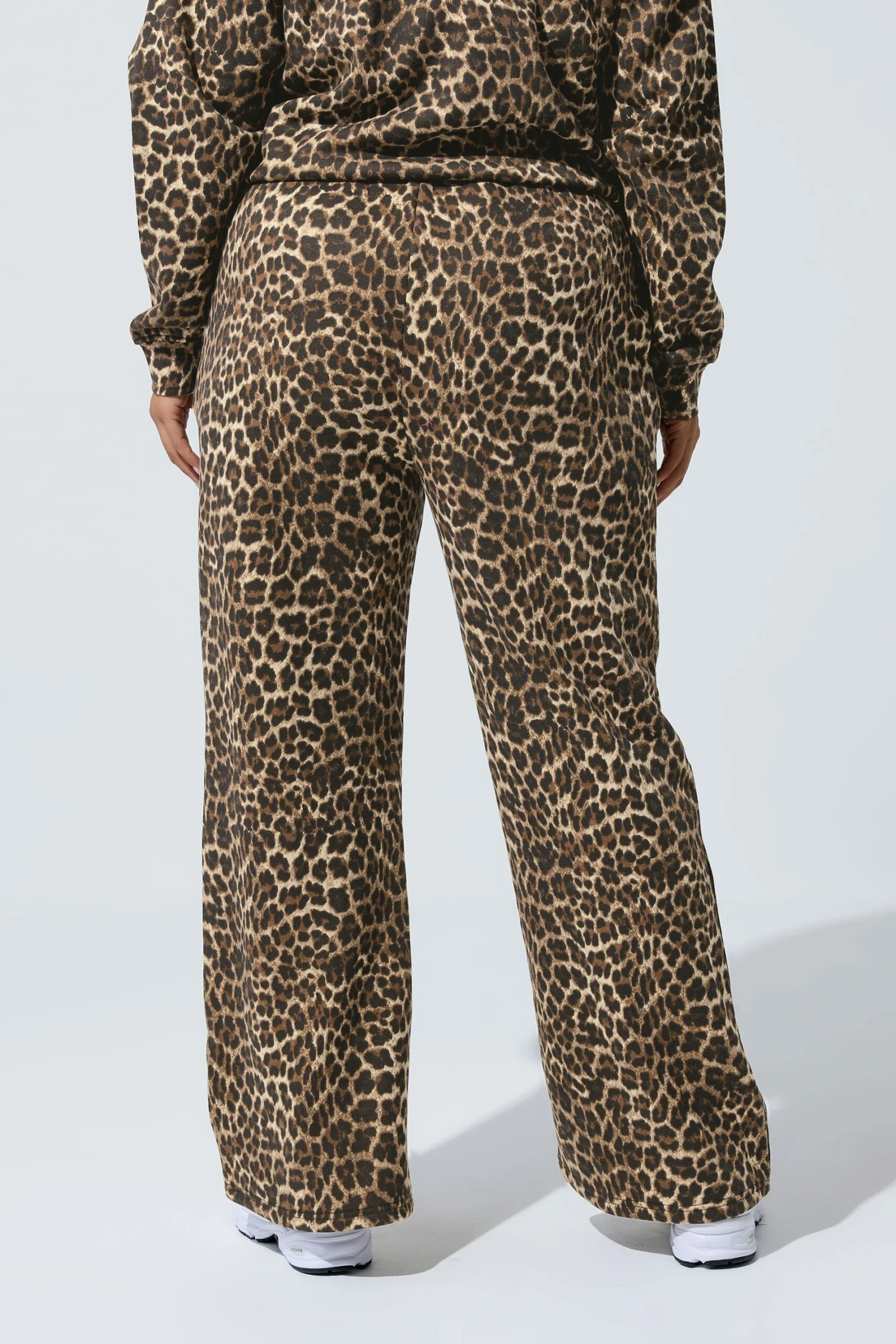 LIMITED COLLECTION Pantalon De Jogging Large à Imprimé Léopard Marron 6 LIMITED COLLECTION Pantalon De Jogging Large à Imprimé Léopard Marron – Image 4