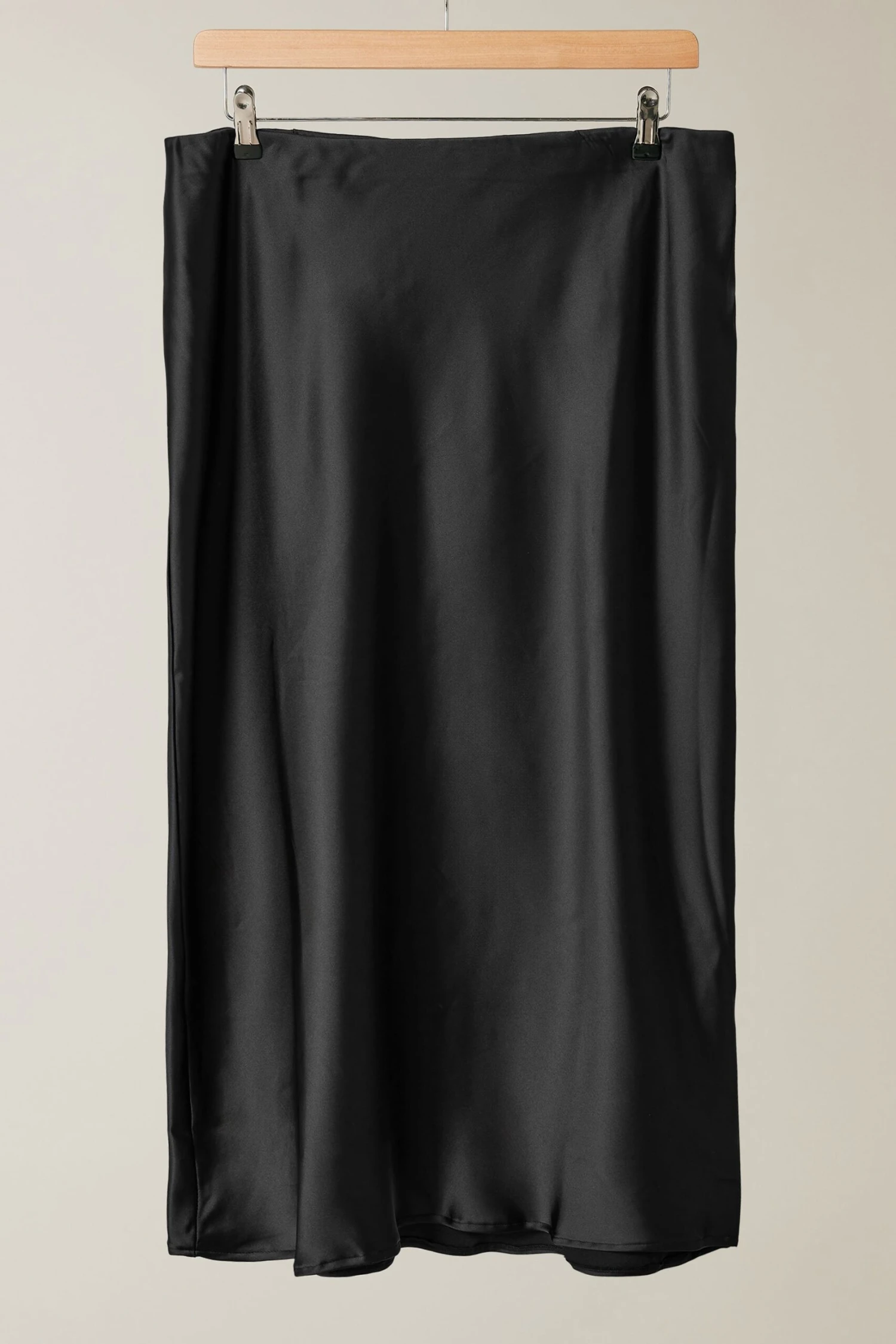 EVANS Curve Black Satin Slip-On Midi Skirt 7 EVANS Curve Black Satin Slip-On Midi Skirt – Image 5