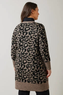 EVANS Curve Brown Leopard Print Knitted Cardigan -Evans Boutique 7f09624d f3d8 42 615541 C