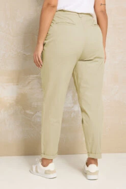 YOURS - Pantalon Chino Beige Coupe Droite 11 YOURS - Pantalon Chino Beige Coupe Droite -Evans Boutique 7f642768 955b 4e 143445 C