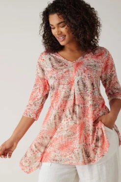 EVANS Curve Pink Tropical Print Hanky Hem Top -Evans Boutique 7f6b224a 0636 47 615293 D