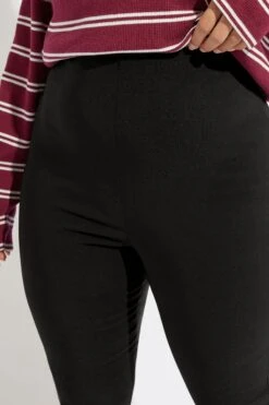 YOURS - Pantalon Noir Taille Haute Ourlet Évasé 12 YOURS - Pantalon Noir Taille Haute Ourlet Évasé -Evans Boutique 7f6ce568 88de 42 143429 D