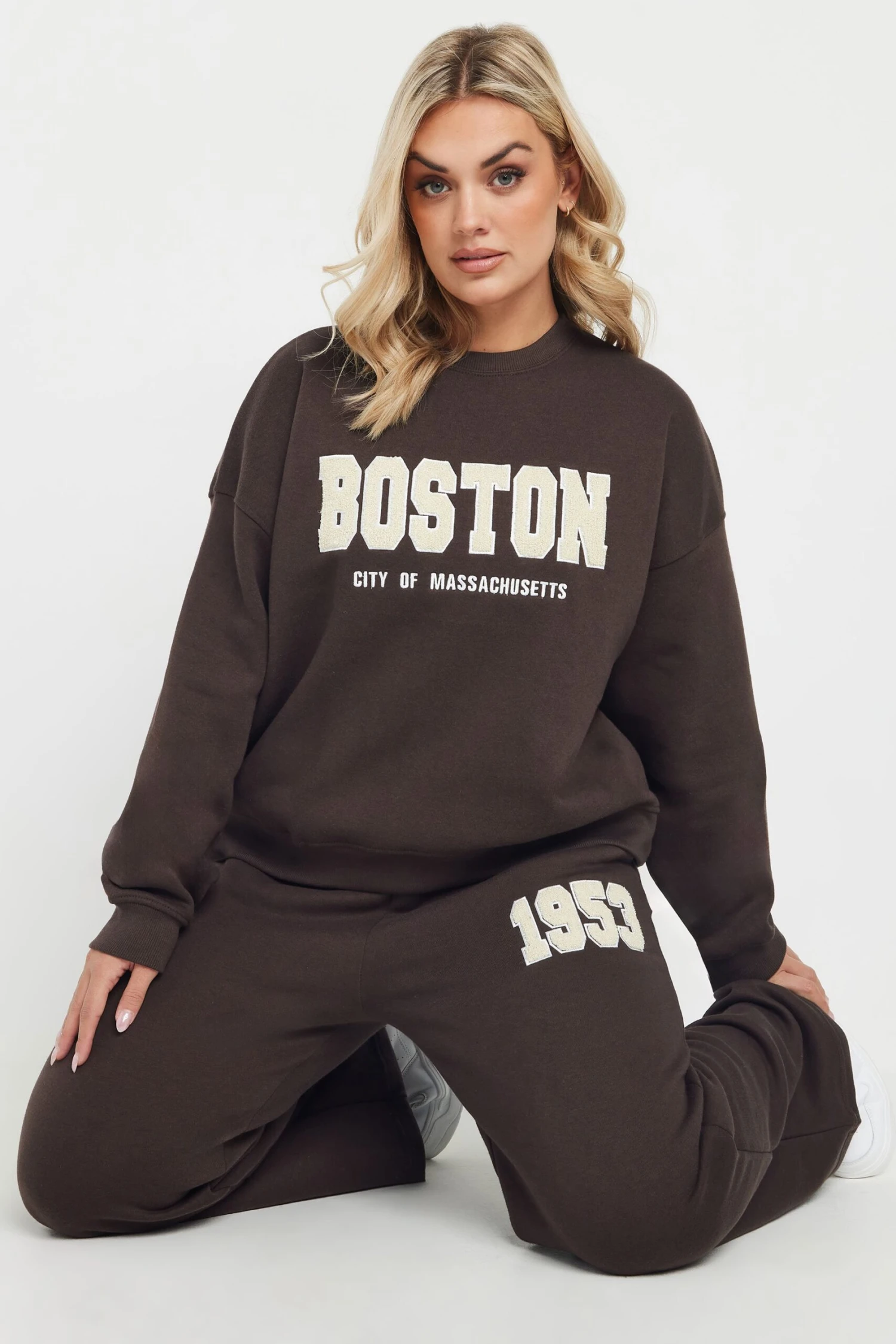 YOURS - Sweatshirt Marron 'Boston' Manches Longues 4 YOURS - Sweatshirt Marron 'Boston' Manches Longues – Image 2