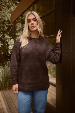 YOURS - Pull En Maille Gaufrée Marron Chocolat 10 YOURS - Pull En Maille Gaufrée Marron Chocolat -Evans Boutique 7ff0678c bb82 4b 280690 L1