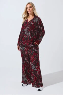 LIMITED COLLECTION Pantalon Large Curve Noir à Motif Serpent Aztèque 10 LIMITED COLLECTION Pantalon Large Curve Noir à Motif Serpent Aztèque -Evans Boutique 800886b3 81a3 4b 216569 B1