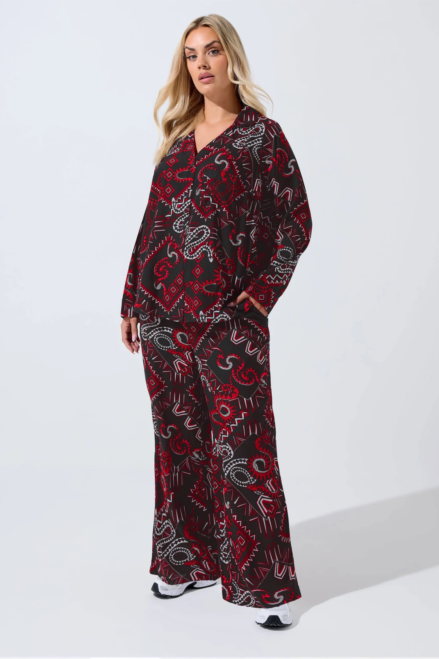 LIMITED COLLECTION Pantalon Large Curve Noir à Motif Serpent Aztèque 5 LIMITED COLLECTION Pantalon Large Curve Noir à Motif Serpent Aztèque – Image 3