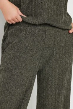 YOURS - Pantalon Vert Kaki Wide Leg à Rayures 10 YOURS - Pantalon Vert Kaki Wide Leg à Rayures -Evans Boutique 80b8f0ae ee6b 46 310042 D