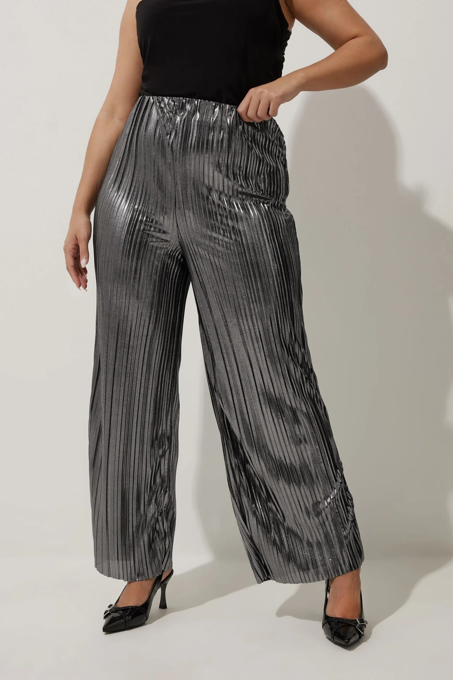 LIMITED COLLECTION - Pantalon Métallique Plissé Argenté Coupe Wide Leg 4 LIMITED COLLECTION - Pantalon Métallique Plissé Argenté Coupe Wide Leg – Image 2