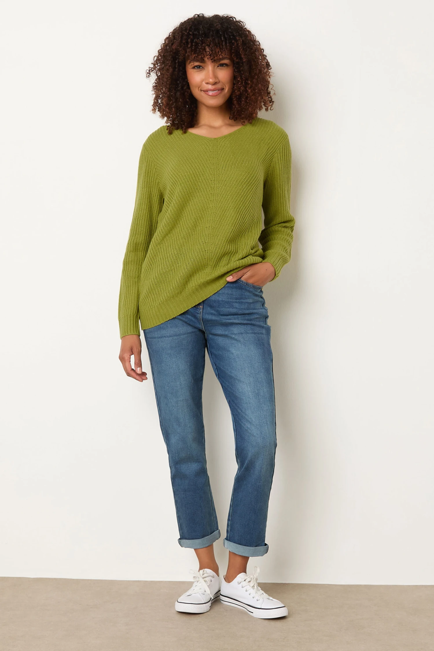 M&Co Fern Green V-Neck Long Sleeve Knitted Jumper 5 M&Co Fern Green V-Neck Long Sleeve Knitted Jumper – Image 3
