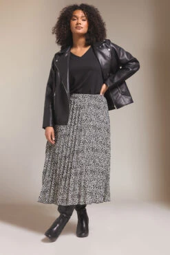 EVANS Curve Black & White Spot Print Pleated Skirt