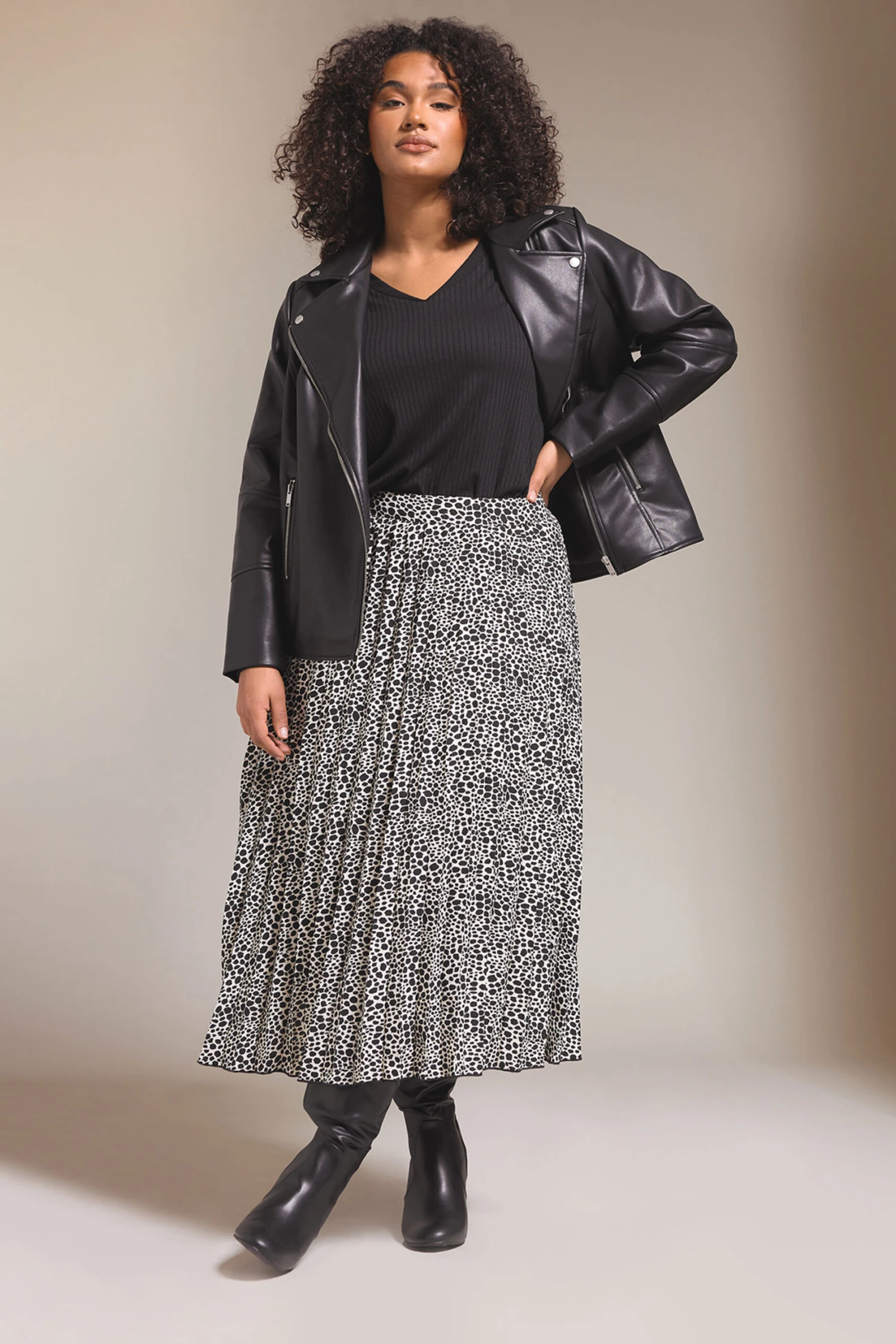 EVANS Curve Black & White Spot Print Pleated Skirt 3 EVANS Curve Black & White Spot Print Pleated Skirt