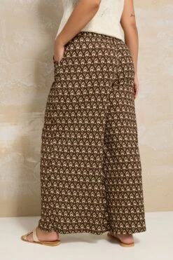 YOURS Curve Pantalon Large Texturé à Imprimé Ikat Marron -Evans Boutique 83162dd5 afb3 4b 303708 C