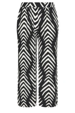 YOURS - Pantalon Wide Leg Noir & Blanc Abstrait à Poches 11 YOURS - Pantalon Wide Leg Noir & Blanc Abstrait à Poches -Evans Boutique 8384353f 714d 4f 310140 X