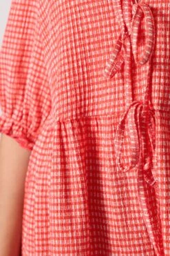 YOURS - Top Rouge Carreaux & Noeuds Manches Courtes -Evans Boutique 83bf9ebb 8dec 4a 322863 D