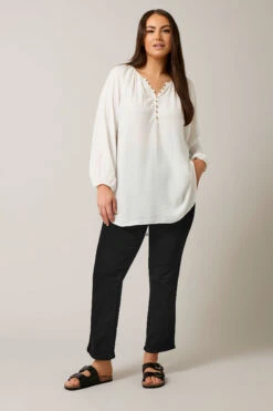 EVANS Curve Black Straight Leg Jeans 11 EVANS Curve Black Straight Leg Jeans -Evans Boutique 83c59c11 3784 44 615033 B