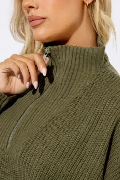 YOURS - Pull Vert Kaki à Fermeture éclair Quart De Tour 12 YOURS - Pull Vert Kaki à Fermeture éclair Quart De Tour -Evans Boutique 83da85fb 041c 43 280636 D