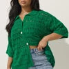 LIMITED COLLECTION - Chemisier Vert En Crochet Boutonné 2 LIMITED COLLECTION - Chemisier Vert En Crochet Boutonné -Evans Boutique 85a10fe7 3b07 4a 216758 A