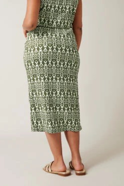 EVANS Curve Olive Green Ikat Print Crinkle Midi Skirt -Evans Boutique 86fa3668 882f 4e 615513 C1