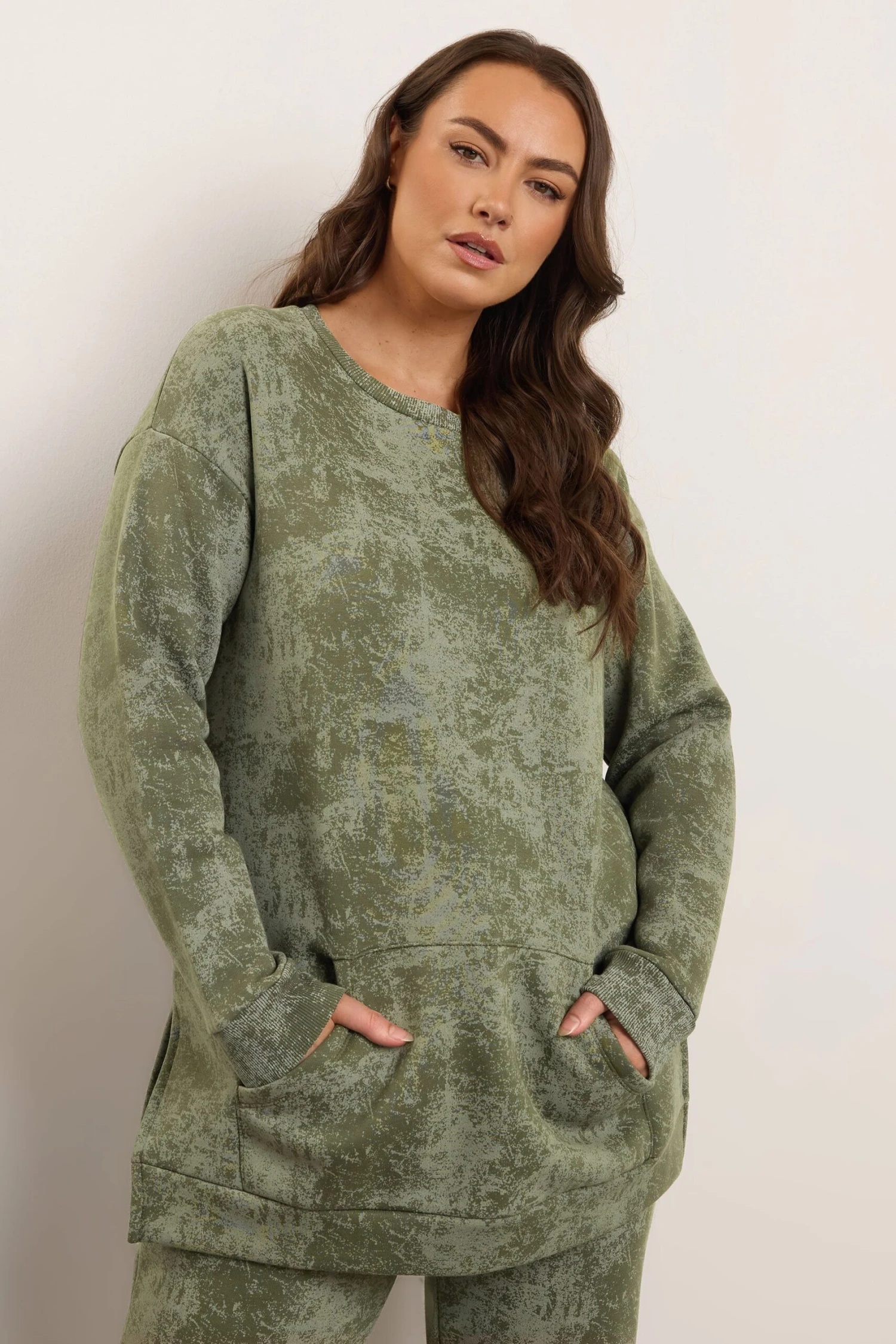 YOURS Curve Sweat-shirt à Poche Abstrait Vert 3 YOURS Curve Sweat-shirt à Poche Abstrait Vert