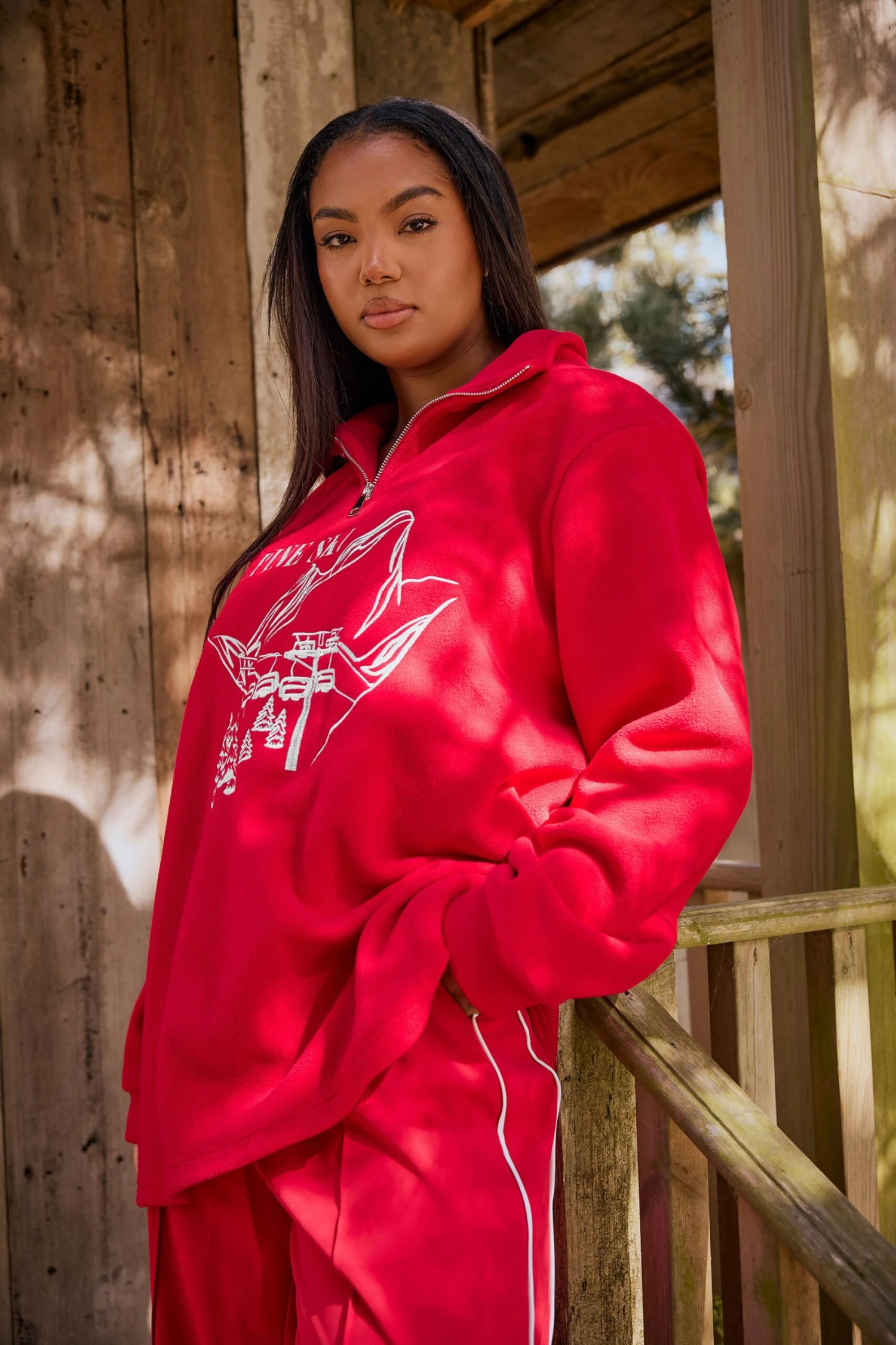 YOURS Curve Sweat-shirt à Capuche Zippé Rouge « Alpine Ski » 4 YOURS Curve Sweat-shirt à Capuche Zippé Rouge « Alpine Ski » – Image 2