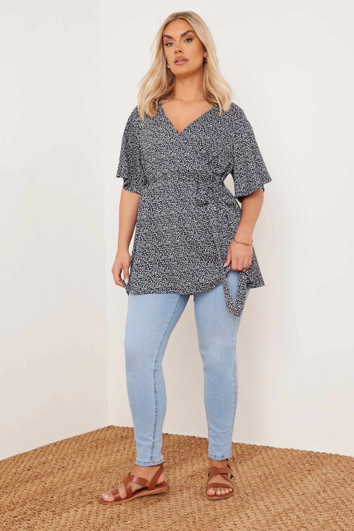 YOURS - Top Cache-Coeur Bleu Marine Texturé Floral 4 YOURS - Top Cache-Coeur Bleu Marine Texturé Floral – Image 2