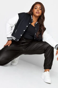 YOURS - Pantalon Cargo Noir Texturé 11 YOURS - Pantalon Cargo Noir Texturé -Evans Boutique 88fc1f27 6120 41 143458 A