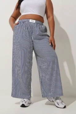 LIMITED COLLECTION - Pantalon Effet Boxer Bleu Marine à Rayures 9 LIMITED COLLECTION - Pantalon Effet Boxer Bleu Marine à Rayures -Evans Boutique 894126d3 16e2 45 216478 A