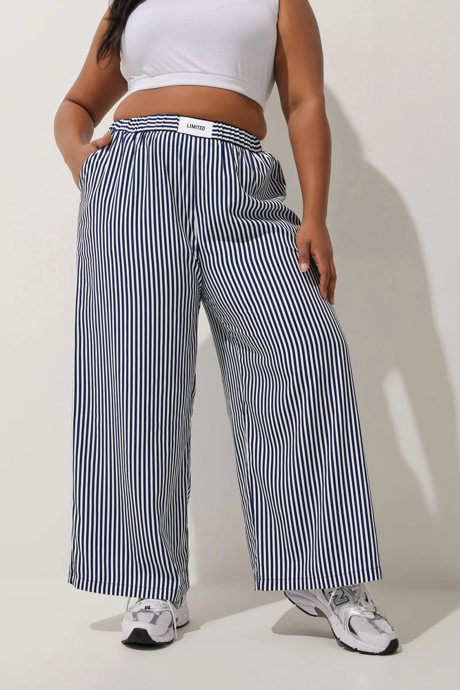 LIMITED COLLECTION - Pantalon Effet Boxer Bleu Marine à Rayures 4 LIMITED COLLECTION - Pantalon Effet Boxer Bleu Marine à Rayures – Image 2