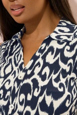 YOURS - Chemisier Bleu Marine Texturé Imprimé Abstrait 10 YOURS - Chemisier Bleu Marine Texturé Imprimé Abstrait -Evans Boutique 8b08cd50 05f6 4e 322678 D