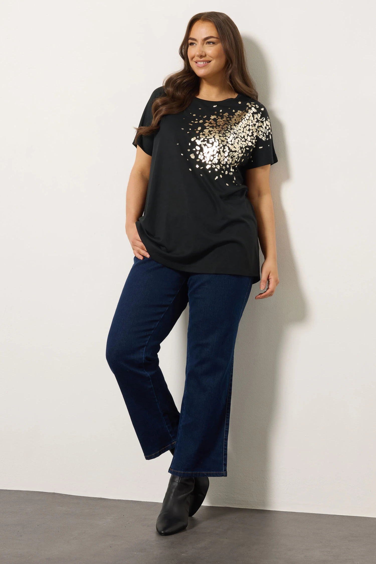 EVANS Curve Black & Gold Foil Detail Top 4 EVANS Curve Black & Gold Foil Detail Top – Image 2