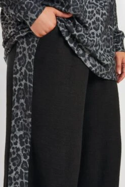 YOURS - Pantalon Noir Wide Leg Design Léopard 12 YOURS - Pantalon Noir Wide Leg Design Léopard -Evans Boutique 8c0f85ff 75be 44 322194 D