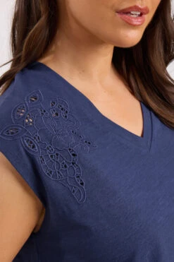 EVANS Curve Navy Blue Broderie Anglaise Vest Top 11 EVANS Curve Navy Blue Broderie Anglaise Vest Top -Evans Boutique 8cde6212 9b5e 42 616175 D