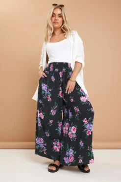 YOURS - Pantalon Plissé Wide Leg Noir & Rose Floral 8 YOURS - Pantalon Plissé Wide Leg Noir & Rose Floral -Evans Boutique 8d11888b 7e8d 43 310101 B