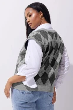 LIMITED COLLECTION - Pull Sans Manches Gris à Carreaux En Maille -Evans Boutique 8e22d402 6de8 47 216657 C