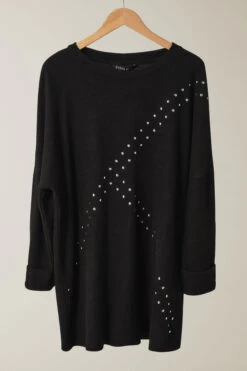 EVANS Curve Black Stud Longline Jumper -Evans Boutique 8e278488 cd63 45 615672 P