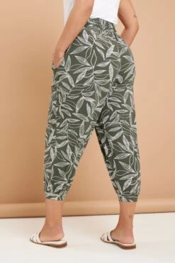 YOURS Curve Pantalon Sarouel Court à Imprimé Feuilles Vert Kaki -Evans Boutique 8e58a437 9b35 45 145263 C
